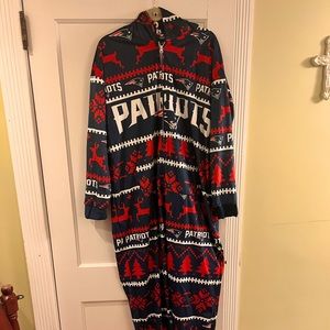 Patriots Holiday Hooded Onesie PJs mens size Medium